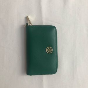 Tory Burch Green Wristlet *authentic*